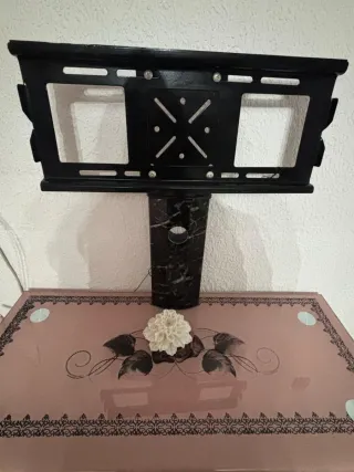 Mobile TV in cristallo e metallo rosa