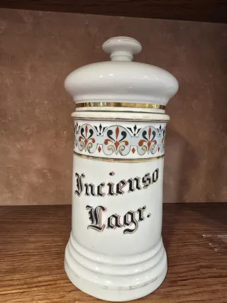 4 Albarelos, botes o tarros de Farmacia antiguos