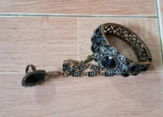 Brazalete con cadenas y anillo estilo "Victoriano"