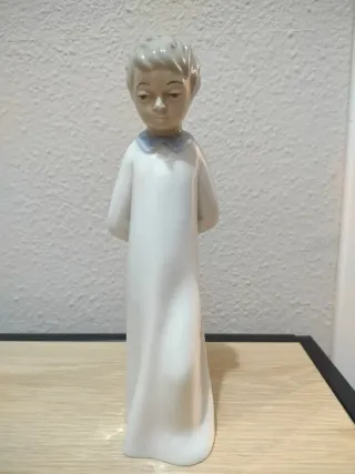 Figura antigua niño porcelana