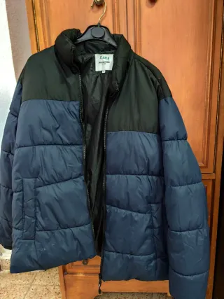 Chaqueta acolchada azul y negra Talla XL