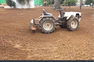 Servicios de parcela: arar, sulfatar, etc.