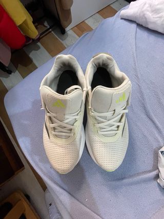 Tenis Adidas Blancos y Amarillos Talla 41