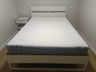 Cama, Colchón y Mesita de Noche a juego