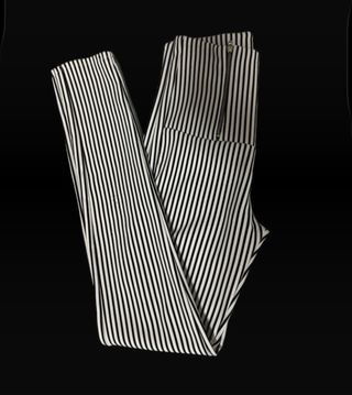 Pantaloni a righe bianche e nere