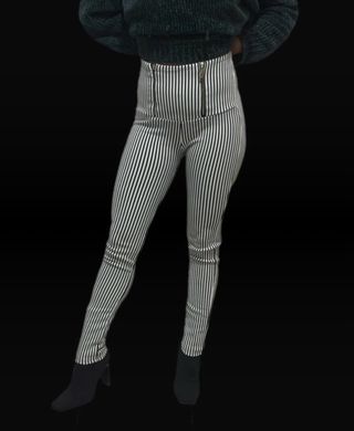 Pantaloni a righe bianche e nere