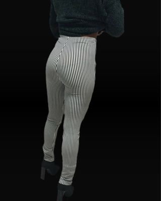 Pantaloni a righe bianche e nere