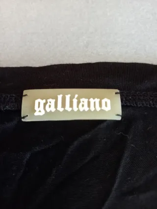 Camiseta Galliano con pedrería