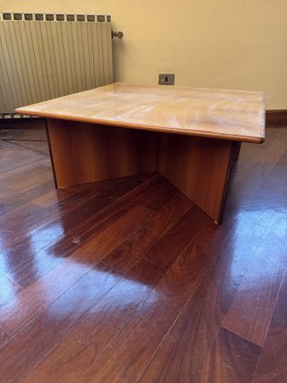 Tavolo basso da salotto e divani