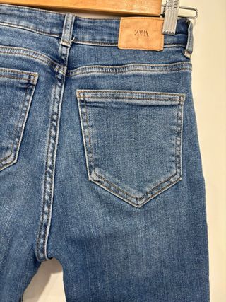 Pantalón vaquero Zara azul