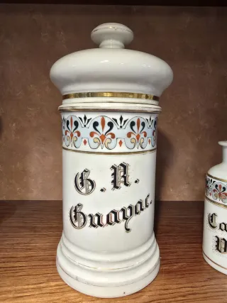 5 Albarelos, botes o tarros de Farmacia antiguos