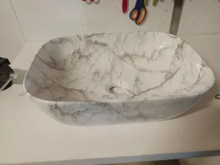 Lavabo sobre encimera efecto mármol