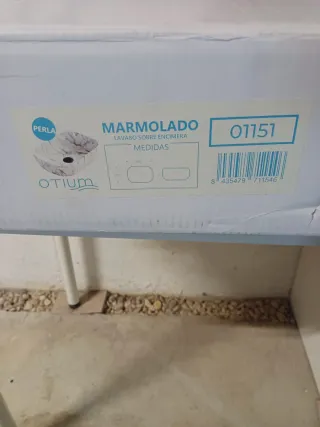 Lavabo sobre encimera efecto mármol