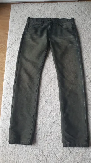 Pantalón vaquero Pull and Bear verde oliva