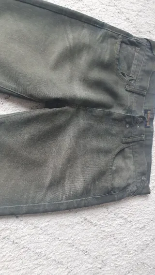 Pantalón vaquero Pull and Bear verde oliva