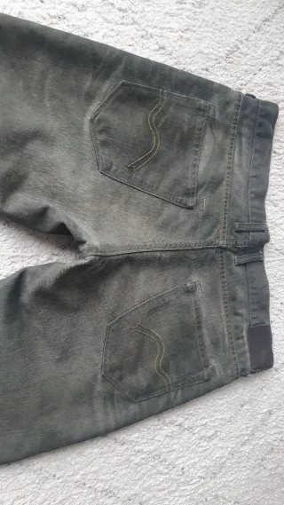 Pantalón vaquero Pull and Bear verde oliva