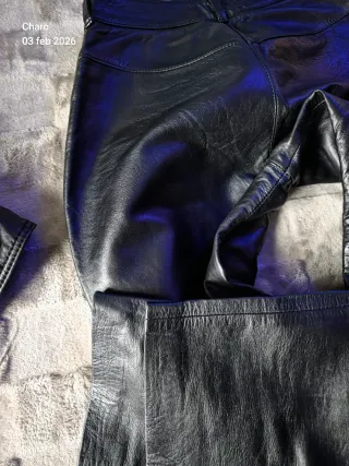 Pantalón de piel negro