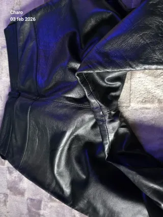 Pantalón de piel negro