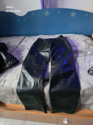 Pantalón de piel negro