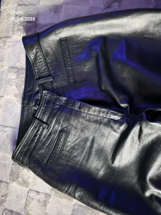 Pantalón de piel negro