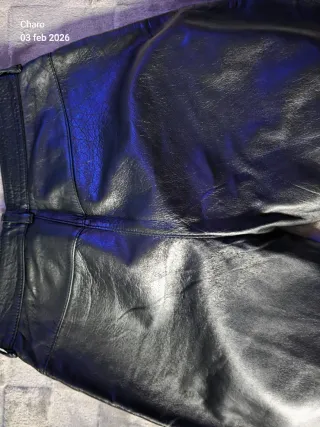 Pantalón de piel negro