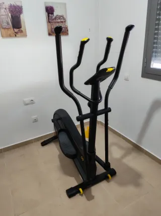 Bicicleta Elíptica Negra y Amarilla