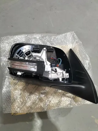 Retrovisor Derecho Toyota Hilux Eléctrico