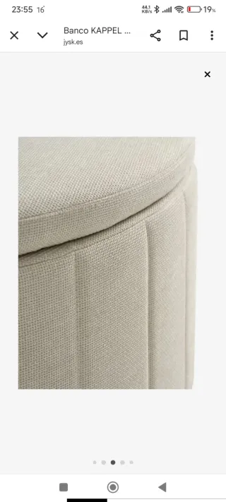 Banco de tela beige con almacenaje