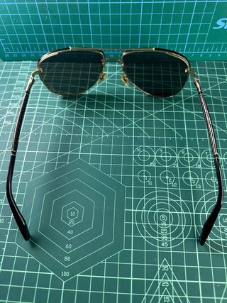 Elegantes Gafas de Sol Negro y Dorado