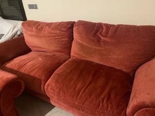 Se vende 2 Sofas de tela color rojo