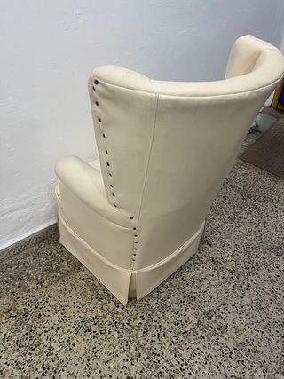 Sillón Orejero Clásico Crema