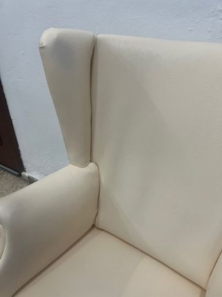 Sillón Orejero Clásico Crema