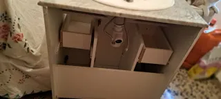 Lavabo de baño con mueble de mármol