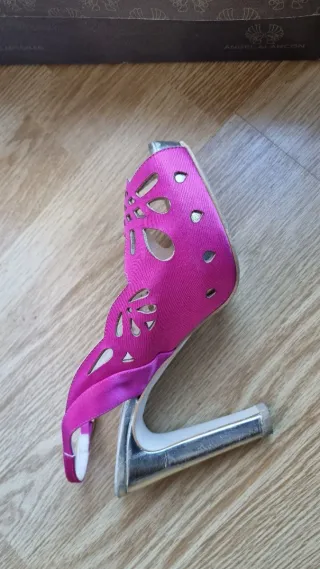 Sandalias tacón. Ángel Alarcón