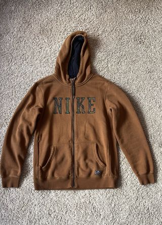 Sudadera Nike con cremallera y capucha