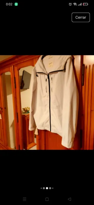 Cortavientos impermeable blanco