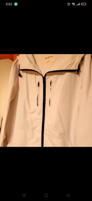 Cortavientos impermeable blanco