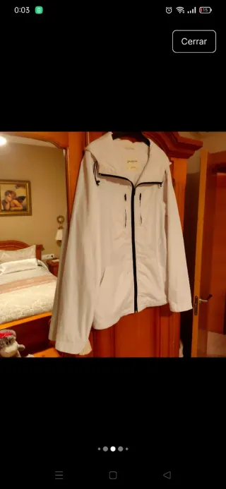 Cortavientos impermeable blanco