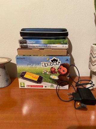 Sony PSP + 2 juegos + Cargador + Cámara + Funda