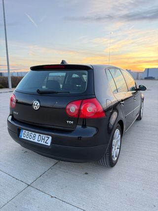 Volkswagen Golf 2.0 TDI 140CV