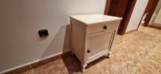 Mesita de noche restaurada