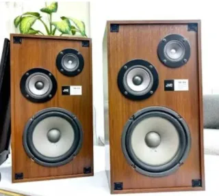 Diferentes modelos de altavoces hi-fi