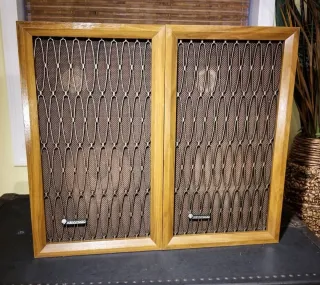 Diferentes modelos de altavoces hi-fi