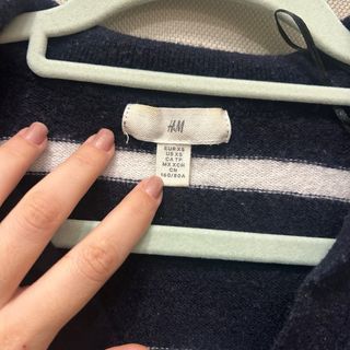 jersey de punto a rayas azul marino