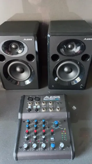 Alesis Multimix 4 USB FX Mixer con effetti