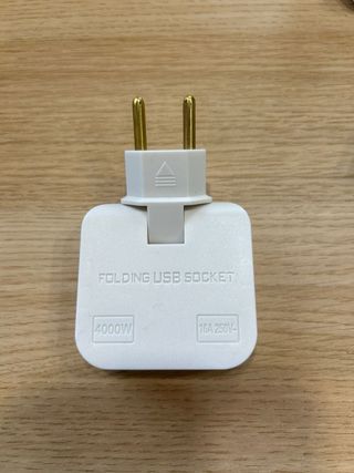 Adaptador de enchufe plegable