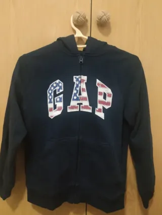 Sudaderade niño marca GAP con cremallera y logo