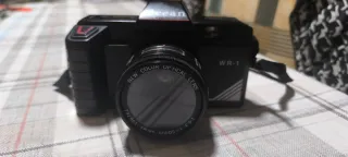 Varias cámaras antiguas y flash