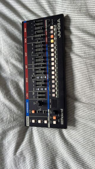 Roland JU-06A Sintetizador Boutique