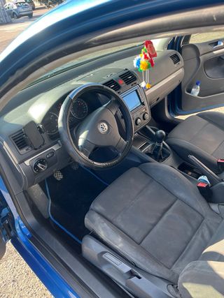 Volkswagen Golf 2004